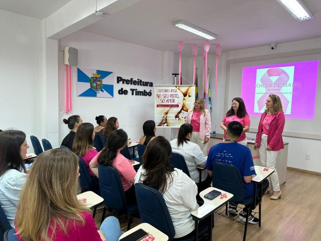 Prefeitura de Timbó realiza palestra sobre prevenção ao câncer de mama para servidores