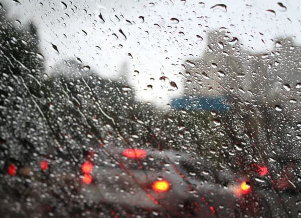 Frente fria avança em Santa Catarina e provoca temporais, vento forte e queda de temperatura
