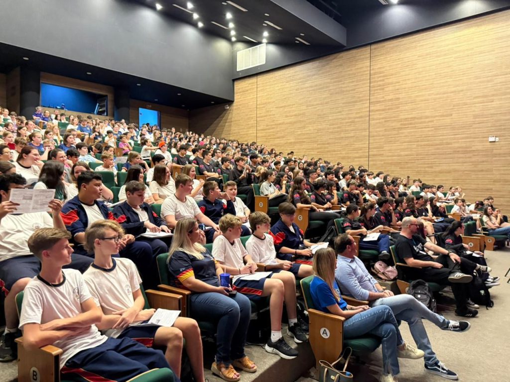 Estudantes de Timbó participam de preparação para o Saeb 2025