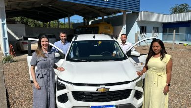 Vereadora Rúbia entrega veículo à APAE de Apiúna e celebra mais de R$ 700 mil em conquistas para o município