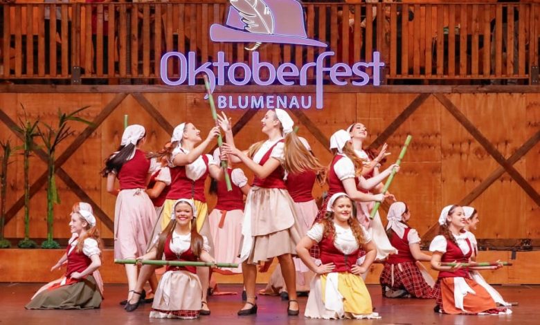 Festival de Danças Germânicas encerra com sucesso e celebra parceria inédita entre Oktoberfest e Festival de Dança de Joinville