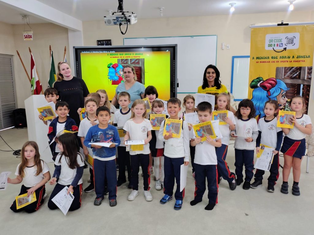 Projeto “A Menina que Abriu a Janela” distribui mais de 1.700 livros e leva literatura inclusiva a crianças de Santa Catarina