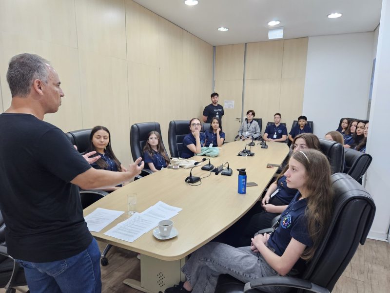 Vereadores mirins de Blumenau concluem ciclo “Instrumentos de Justiça” com atividade no plenário