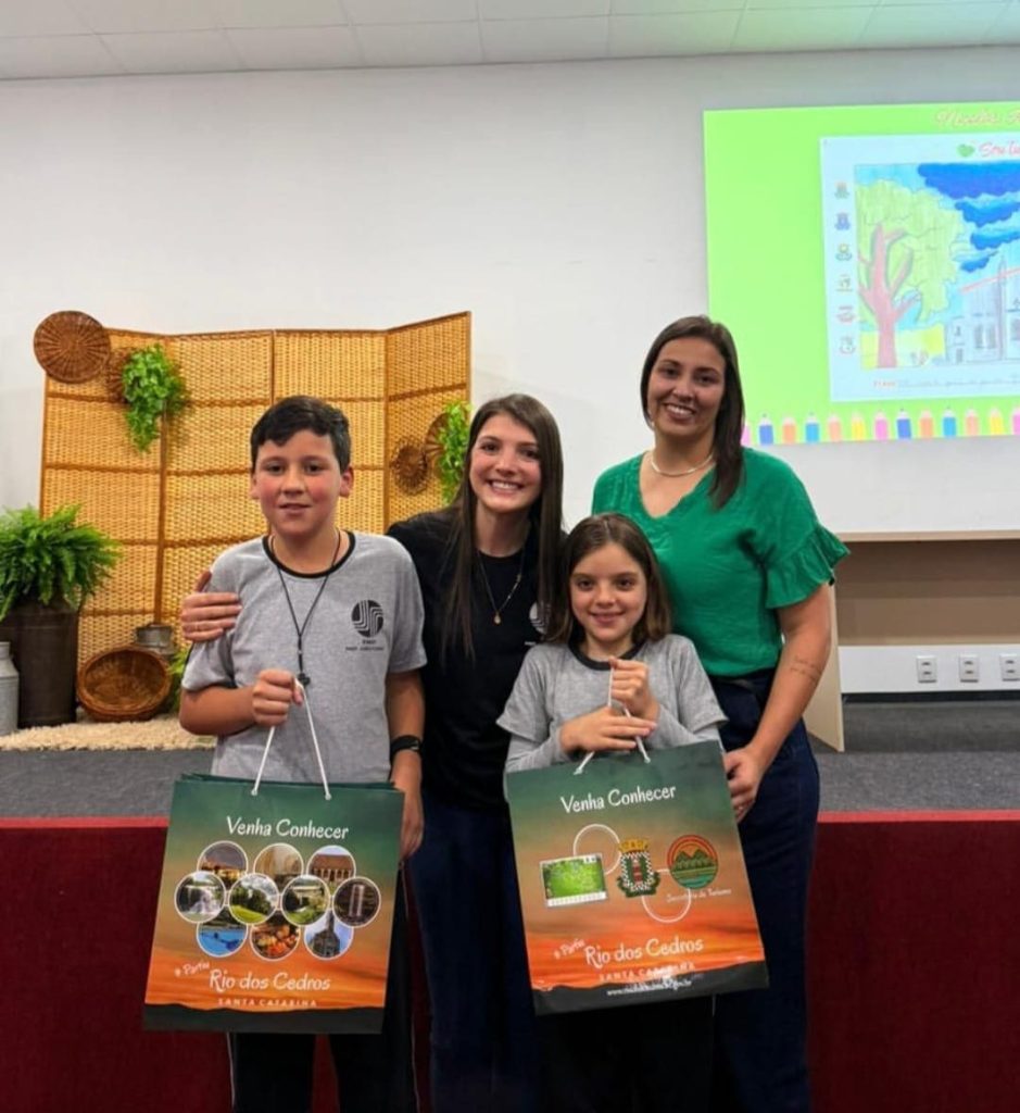 Alunos de Rio dos Cedros se destacam no Concurso de Desenho e Poesia do Programa Vale Muito
