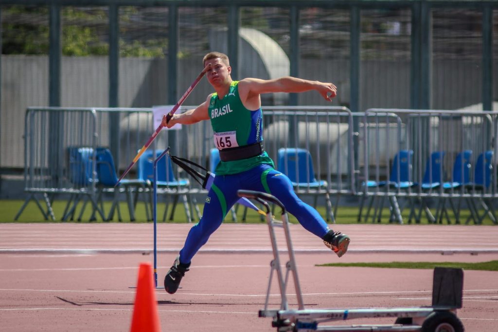 Atleta de Timbó Eduardo Radatz conquista prata no Sul-Americano Sub-20 de Atletismo