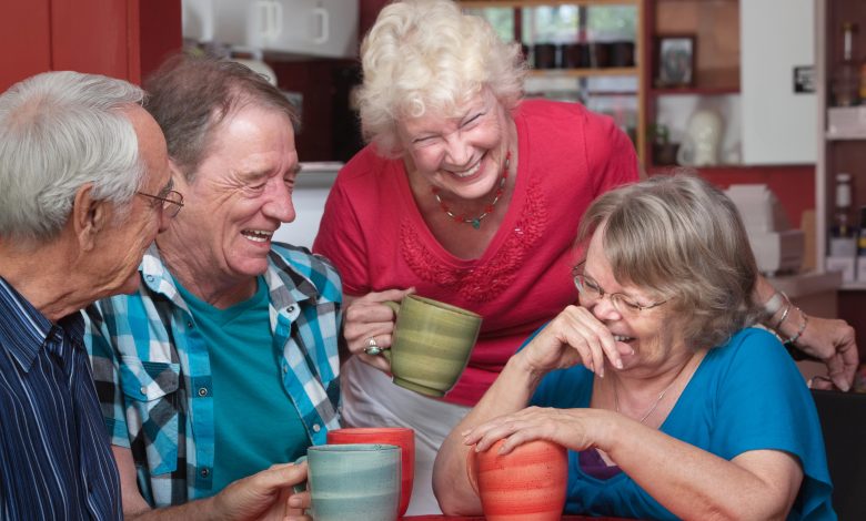 Expectativa de vida do brasileiro atinge recorde histórico e chega a 76,6 anos em 2024