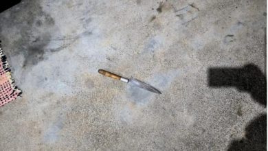 Homem invade terreno armado com faca e é contido por moradores em Indaial