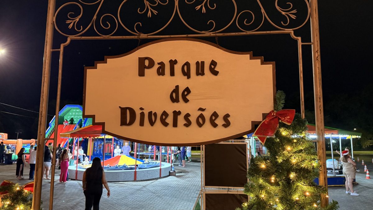 Noite mágica: Timbó abre o Natal + Encantado com brilho, música e grande público