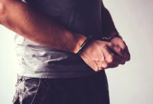 Homem é preso após furtar academia e tentar fugir por área de mata em Indaial