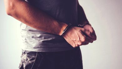 Homem é preso após furtar academia e tentar fugir por área de mata em Indaial