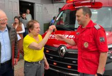 Jaraguá do Sul recebe ambulância doada por moradora para os Bombeiros Voluntários