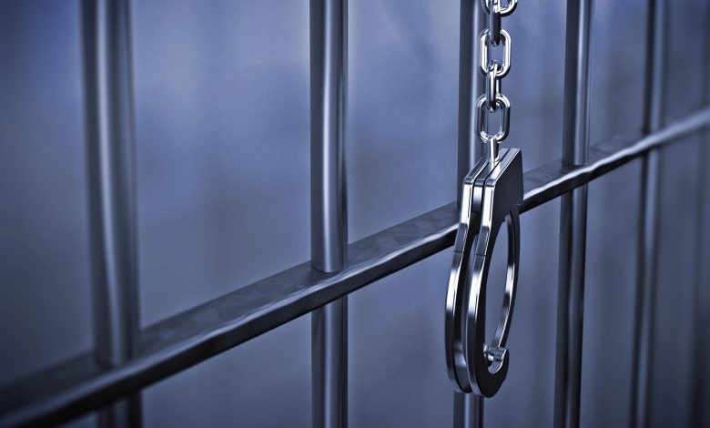 Homem é preso em Indaial por ofender ex após ler mensagens no celular dela