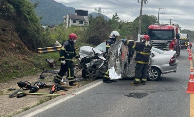 Homem morre em acidente que envolveu três veículos na BR-280, em Jaraguá do Sul