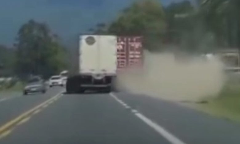 Briga de caminhoneiros na BR-470 quase causa acidente no Vale do Itajaí