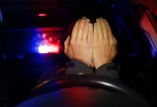 Motorista embriagado foge da PM e provoca acidente no Centro de Timbó