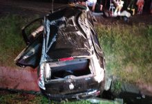 Jovem fica ferido após perder controle do carro e capotar em valeta na BR-470, em Gaspar