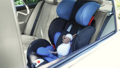 Bebê é resgatado após ficar trancado acidentalmente dentro de carro em Blumenau