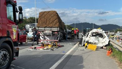 Engavetamento em viaduto de Indaial envolvendo 8 veículos deixa duas pessoas presas às ferragens