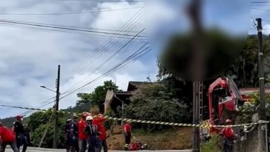 Técnico fica pendurado após levar choque elétrico durante manutenção em Jaraguá do Sul