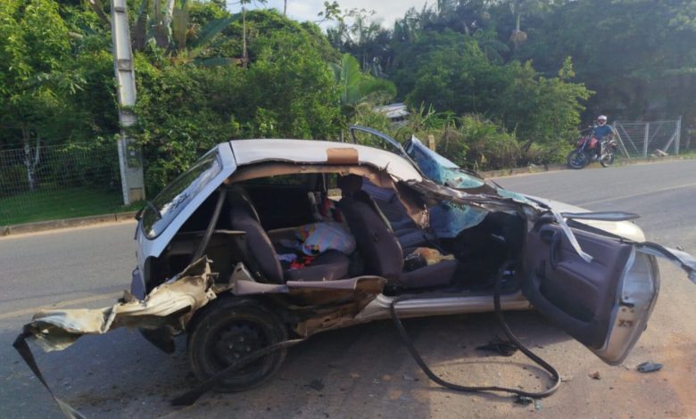 Carro e caminhão colidem em Timbó e motorista escapa com ferimentos leves
