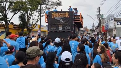 Ondas de fé levam multidão às ruas na marcha para Jesus