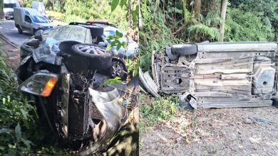 Mulher é encontrada desorientada após capotar carro em Brusque