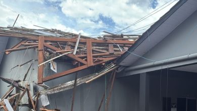 Delegacia de Orleans fica destruída após forte temporal atingir SC