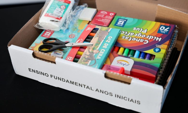 Governo de SC distribuirá kits escolares personalizados a todos os alunos da rede estadual até 2026