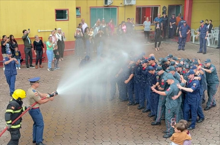 Timbó celebra promoção de 37 Bombeiros Comunitários e reconhece militares com medalhas