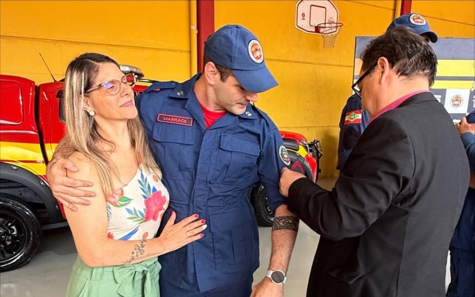 Timbó celebra promoção de 37 Bombeiros Comunitários e reconhece militares com medalhas