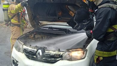 Carro pega fogo ao lado de posto de gasolina e mobiliza Bombeiros em Pomerode