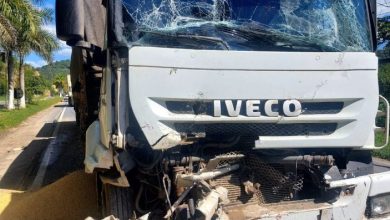 Colisão entre Biz, carreta e caminhão termina em morte na BR-470, em Apiúna