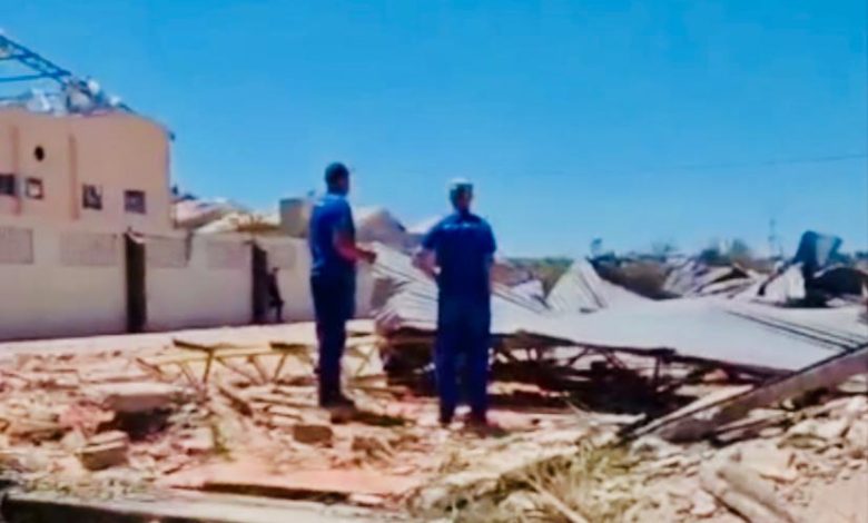 Após tornado devastar cidade, detentos ajudam na reconstrução de escolas no Paraná