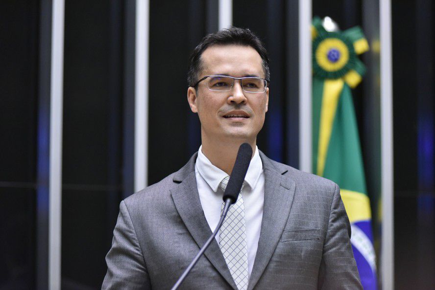 Vereador de SC aciona Justiça contra Lula por hospedagem em iate de luxo na COP30