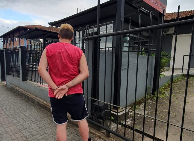 Prisão preventiva é cumprida em rio dos cedros após suspeito de homicídio voltar a cometer crimes