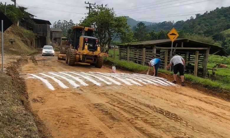 Prefeitura de José Boiteux viraliza com obra inusitada e prefeito cassado