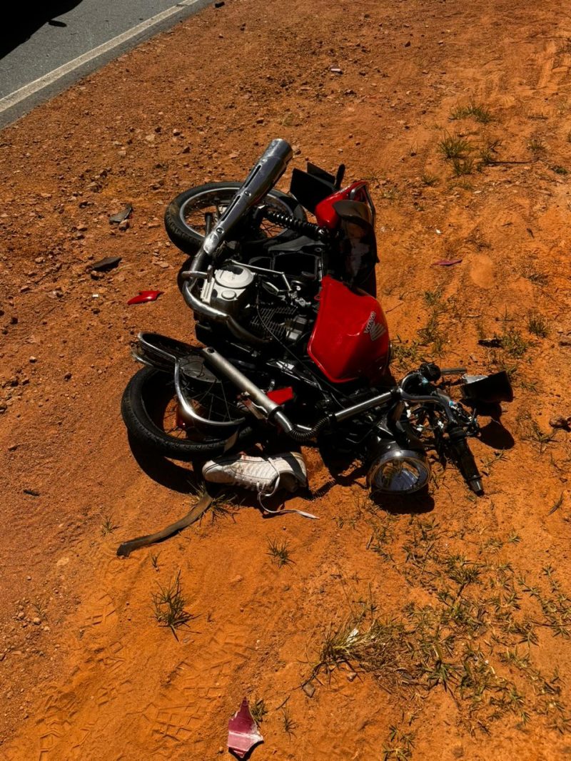 Casal sofre fraturas expostas após colisão entre moto e carro em Timbó