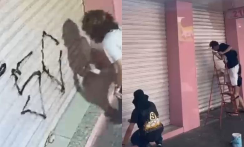Após mobilização, jovens que picharam porta de comércio voltam ao local para cobrir o vandalismo em SC