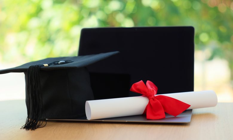 China passa a exigir formação comprovada de influenciadores que abordam temas técnicos nas redes