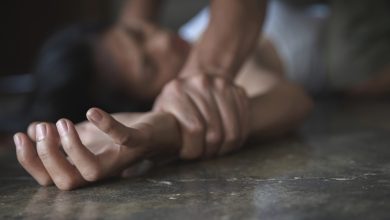 Mulher é sequestrada, estuprada e abandonada nua em rua de SC