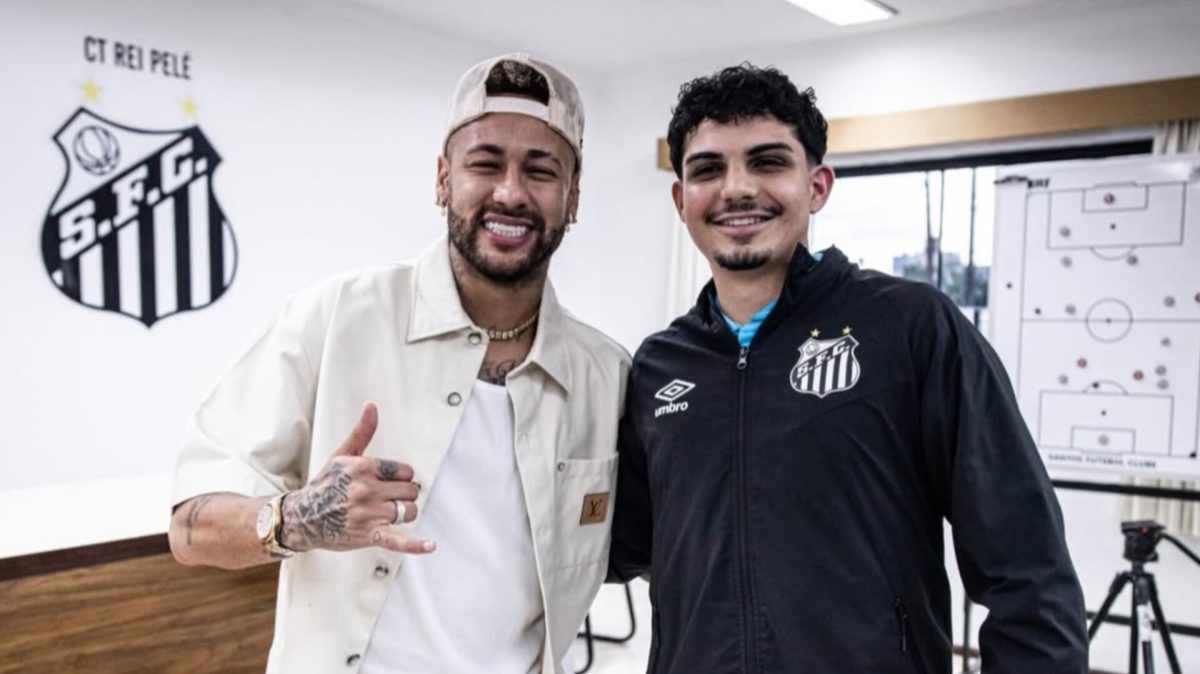 Treze anos após homenagear torcedor que enfrentava câncer, Neymar reencontra jovem que marcou sua história no Santos