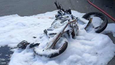 Em Timbó, jovem fica gravemente ferida nos braços e perna após acidente de moto
