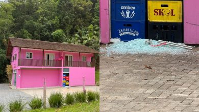 Gerente de casa noturna fica gravemente ferida após levar golpes de martelo na cabeça, em Timbó