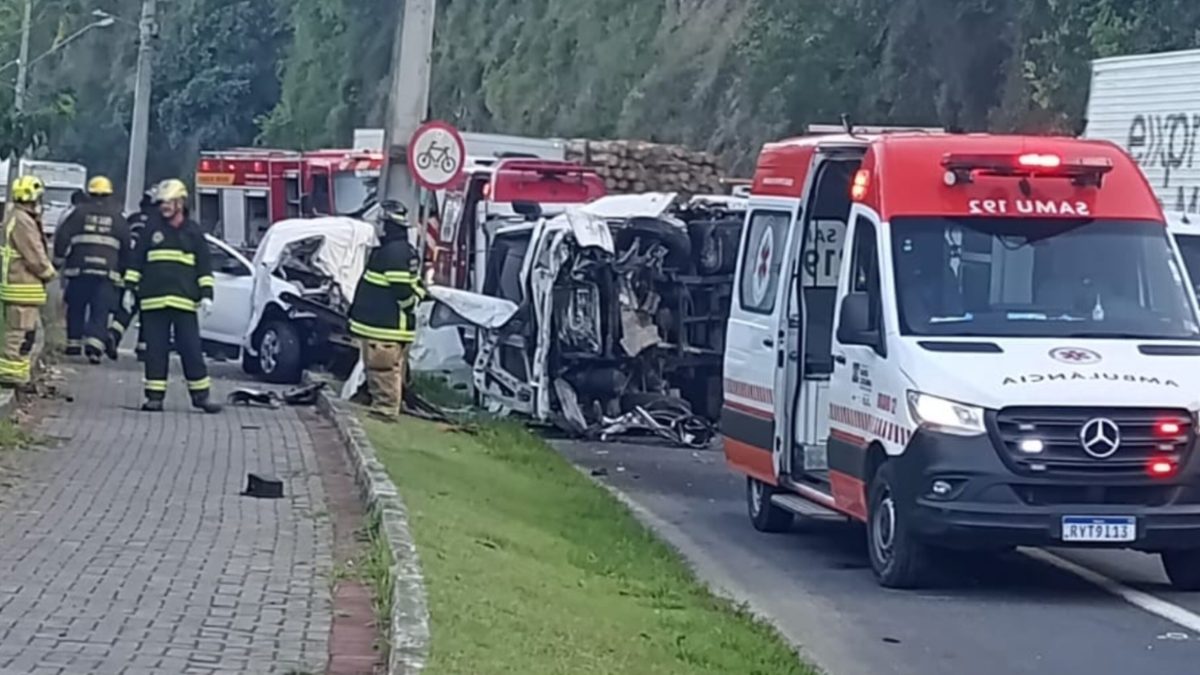 Colisão na BR-470 em Apiúna deixa três mortos e provoca interdição parcial da rodovia