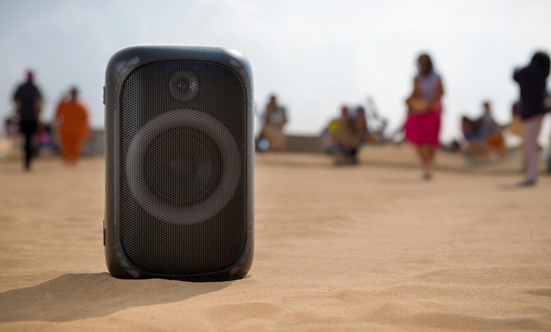 Uso de caixas de som é proibido nas praias de Florianópolis e infração gera multa de R$ 500