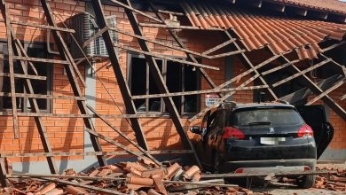 Saída de pista termina em colisão contra estabelecimento na BR-470, em Apiúna