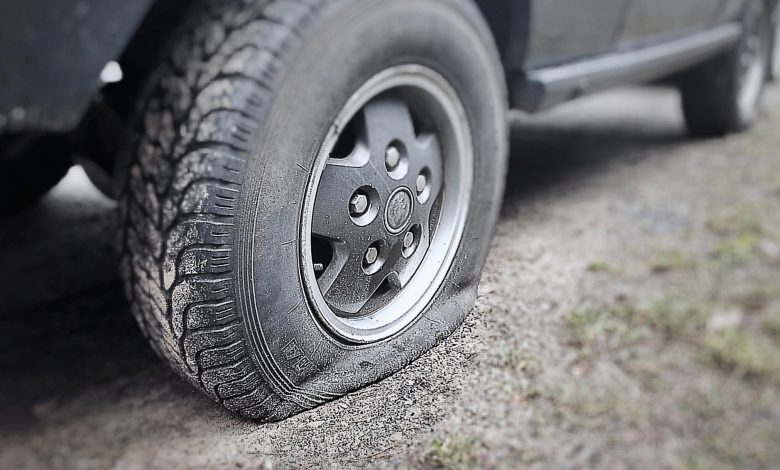 Clima de Natal: mulher fura os pneus do carro do marido após ele negar levá-la ao mercado em Blumenau