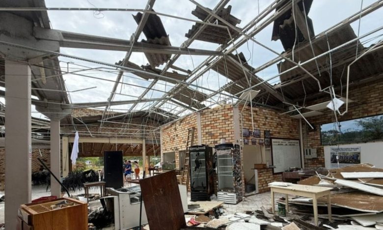 Temporal causa destruição em salão histórico de Jaraguá do Sul e prejuízo pode chegar a R$ 350 mil