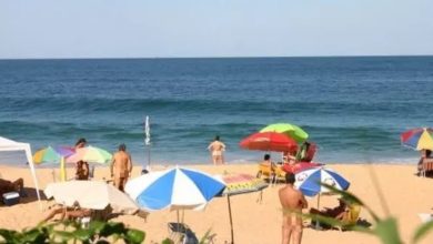 Justiça impede prisão por nudismo na Praia do Pinho, em SC, mas mantém decreto que proíbe o naturismo