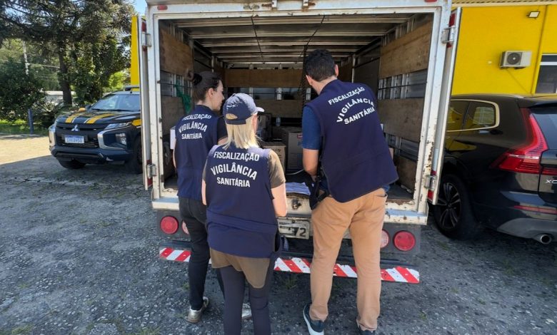 À beira do consumo: 1,5 tonelada de carne imprópria seria entregue a supermercado quando foi interceptada pela PRF em SC